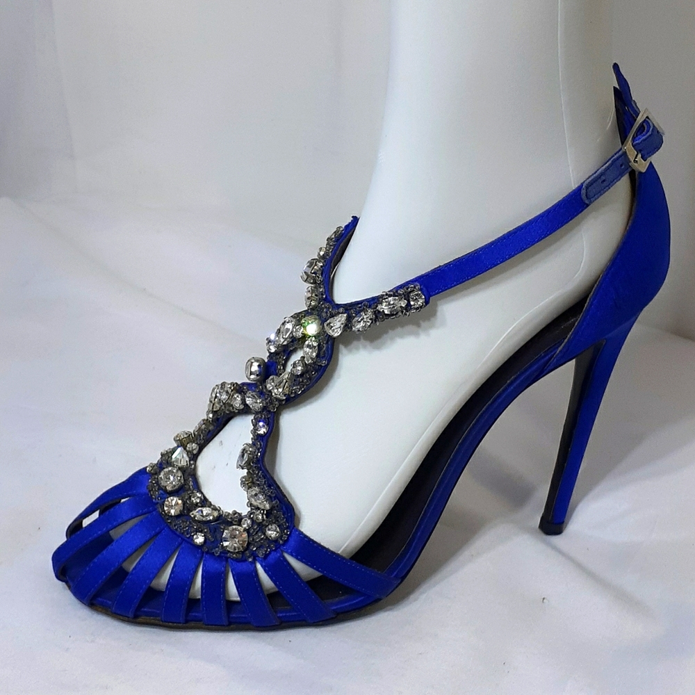 Elegant Blue Stiletto Heels with Rhinestone Detailing